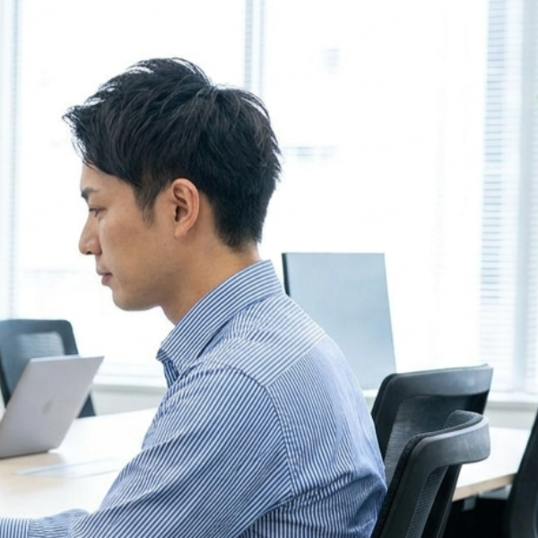 情シスへの問い合わせ集中をAIで解決！回答精度の向上と工数削減を実現