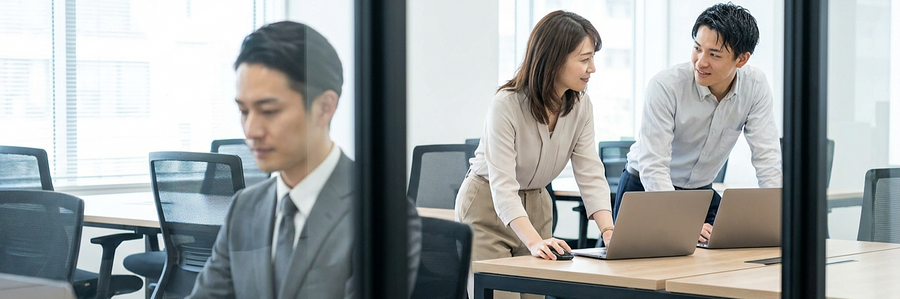 全社の業務非効率をセキュアな生成AIで解決し、3ヵ月で9500時間の工数削減