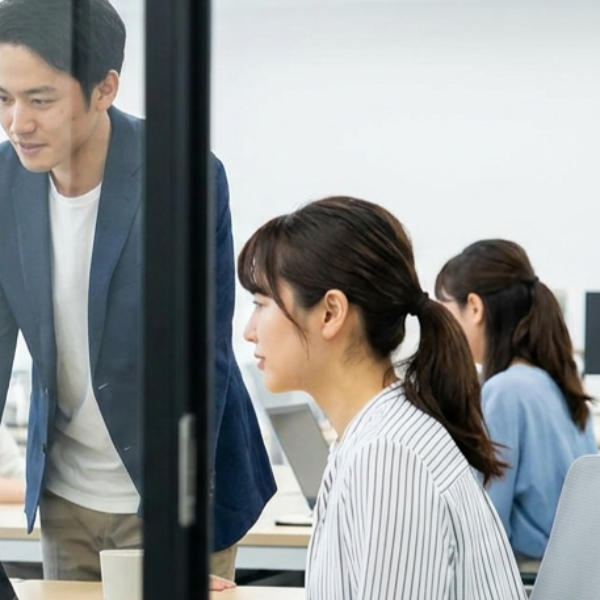 社内問い合わせをAIチャットボットで効率化し、対応件数を31%削減