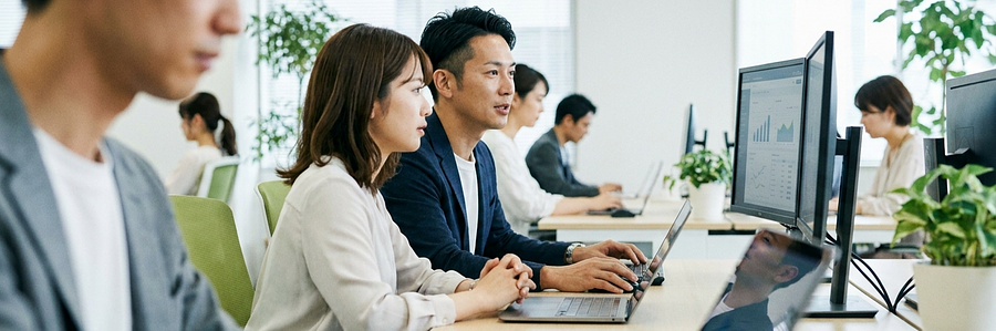 全社業務とFAQ対応をAIで効率化し、月間9300時間の削減を実現