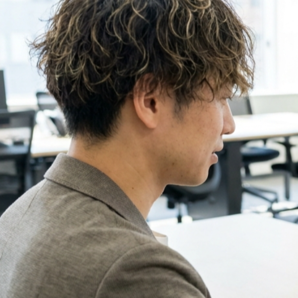 専門的な顧客問い合わせをAIで自動化し、回答時間を98%削減